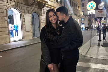 Konfirmohet romanca, Capital T pozon për herë të parë me Adrola Dushin