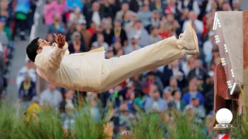 Bad Bunny sfidoi rrezikun në Super Bowl – refuzoi të mbante rrip sigurie gjatë performancës