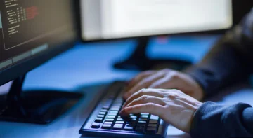 Shenja që tregojnë se kompjuteri juaj mund të jetë duke u spiunuar