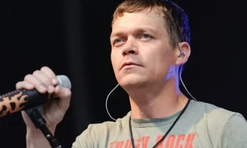 Brad Arnold, këngëtari i bendit “3 Doors Down”, vdes në moshën 47-vjeçare