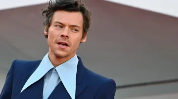 Harry Styles pranon se qeshi në funeralin e gjyshes së tij: U ndjeva shumë i papërshtatshëm
