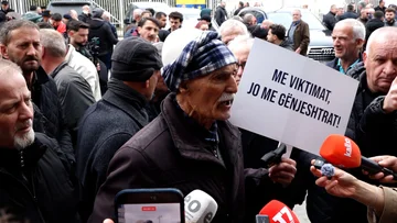 Protesta e OVL-UÇK kundër ekspozitës për masakra, qytetarët kërkojnë drejtësi