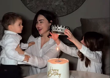 Xhensila me mesazh emocionues në ditëlindjen e saj