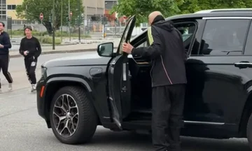 Spalletti bën sikur po ia vjedh veturën Zhegrovës