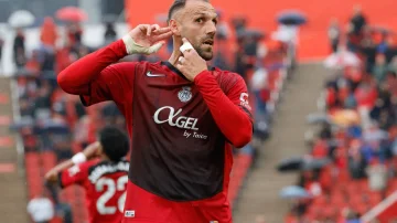 Marca i kushton poemë Vedat Muriqit: “Mbreti Pirat” që mbron ishullin me gola