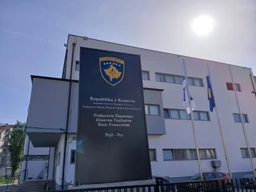 Aktakuzë për vrạsje të rëndë në tentativë ndaj djalit, që gọditi babain me sëpatë