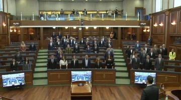 Kuvendi mban një minutë heshtje për akademikun Rexhep Qosja