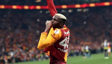 Galatasaray e fiton lehtë derbin dhe i afrohet titullit
